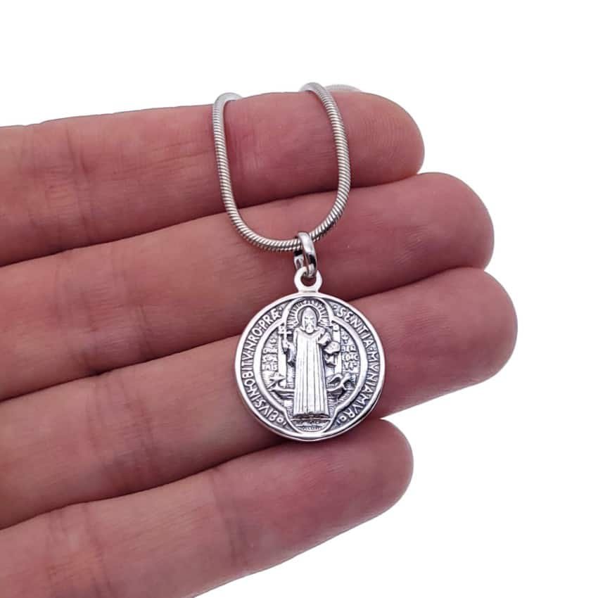 Colgante medalla de San Benito en plata de 2,4 centímetros. - Imagen 3